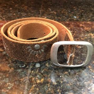 Pistil leather belt